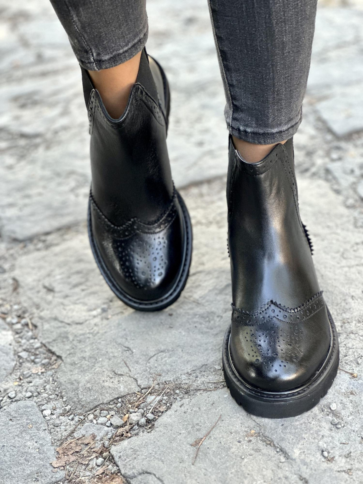 Eleganckie botki wykonane ze skóry naturalnej