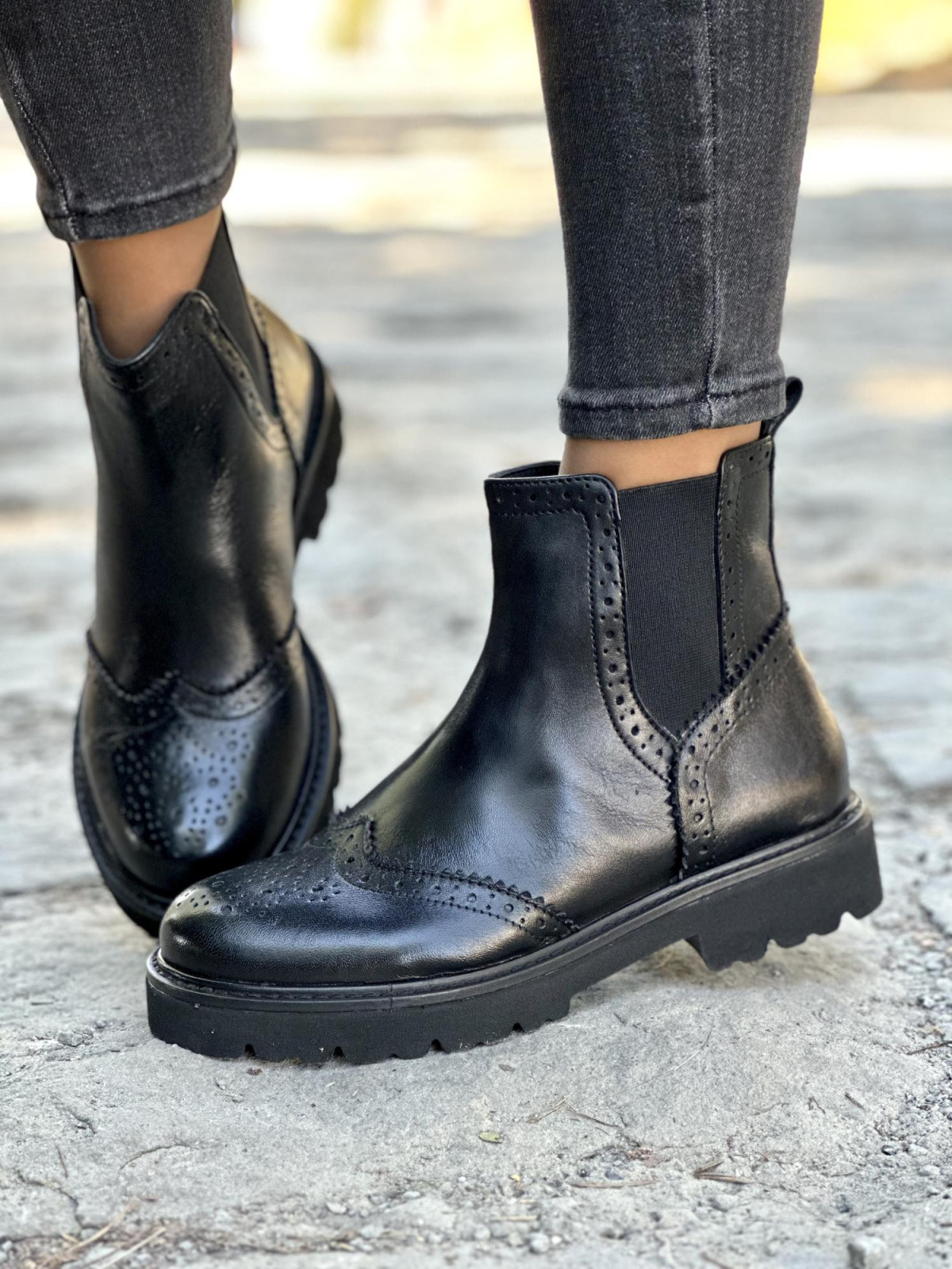 Eleganckie botki wykonane ze skóry naturalnej