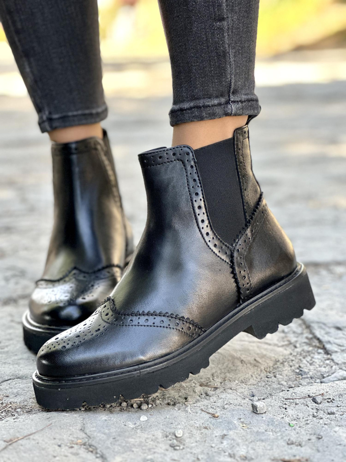 Eleganckie botki wykonane ze skóry naturalnej