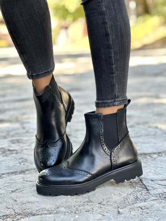 Eleganckie botki wykonane ze skóry naturalnej