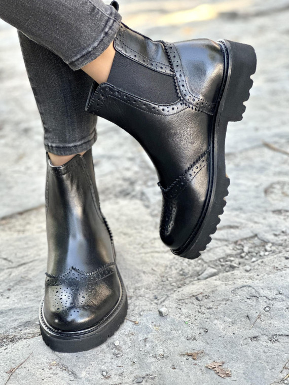 Eleganckie botki wykonane ze skóry naturalnej