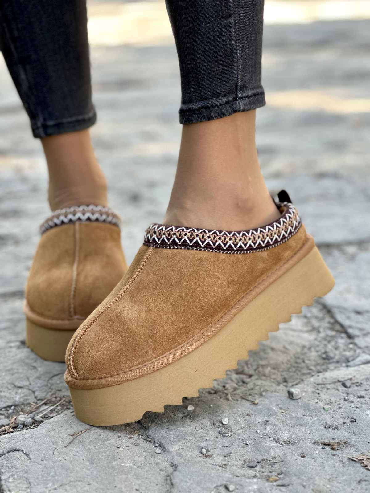 Ciepłe śniegowce wykonane ze skóry naturalnej