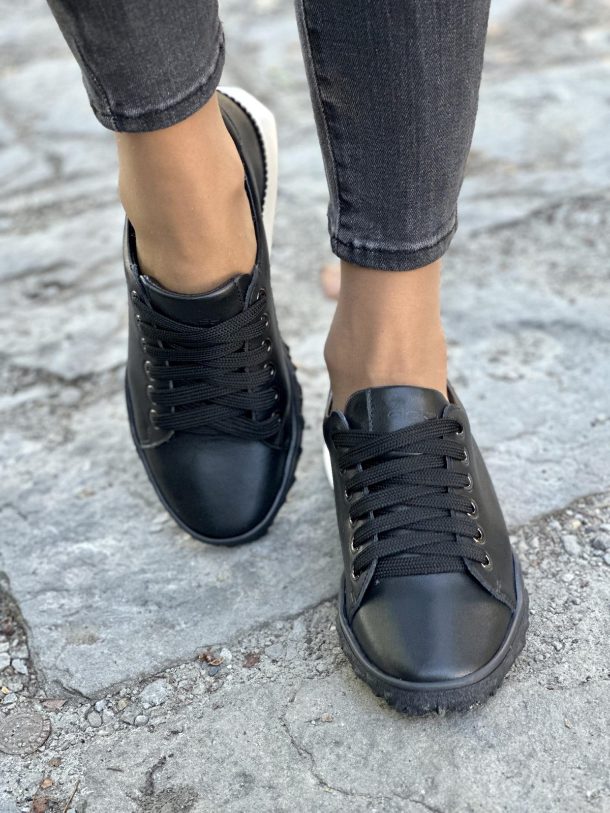 Wyjątkowe sneakersy ze skóry OLEKSY Polskiej produkcji