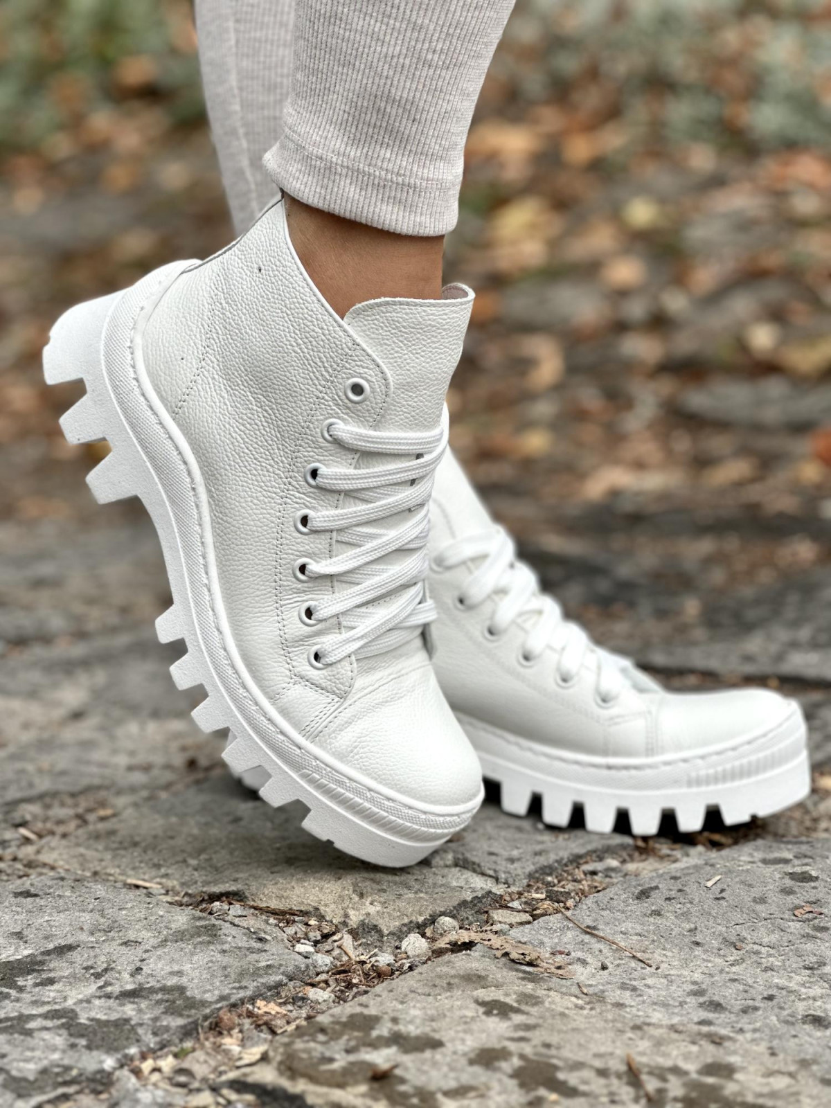 Białe trapery ze skóry naturalnej OLEKSY polskiej produkcji