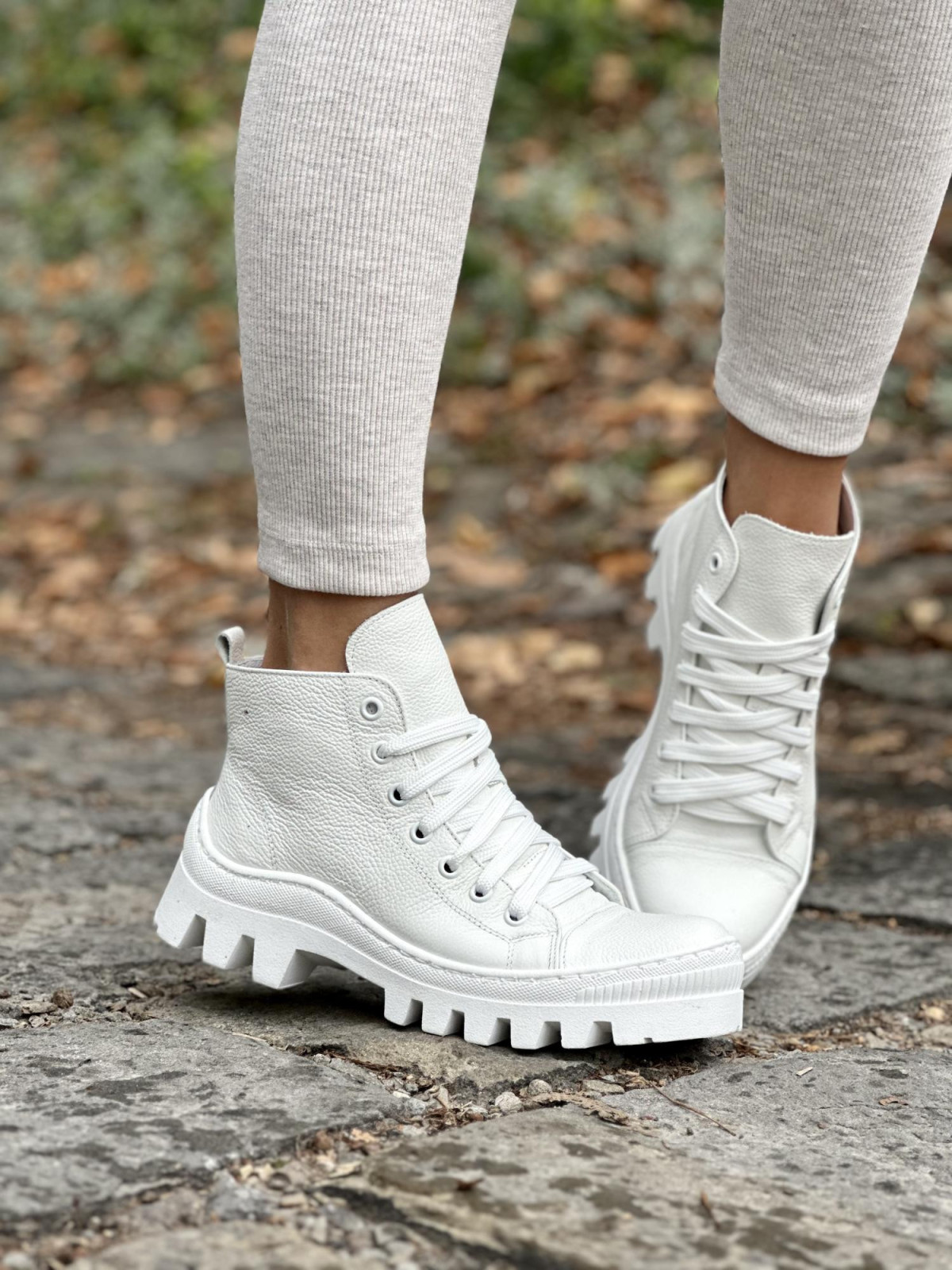 Białe trapery ze skóry naturalnej OLEKSY polskiej produkcji