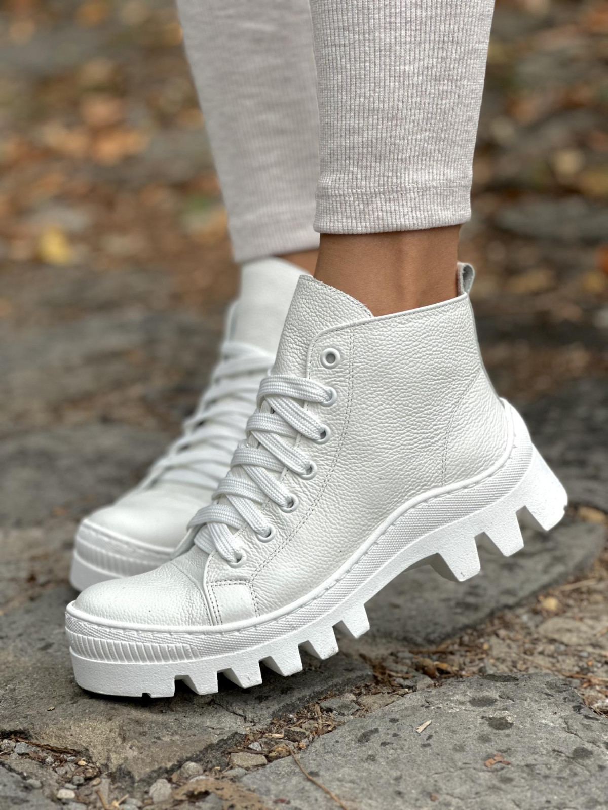 Białe trapery ze skóry naturalnej OLEKSY polskiej produkcji