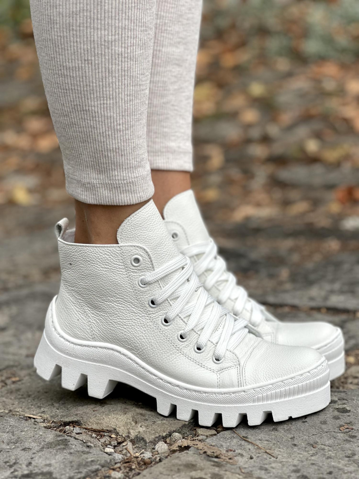 Białe trapery ze skóry naturalnej OLEKSY polskiej produkcji