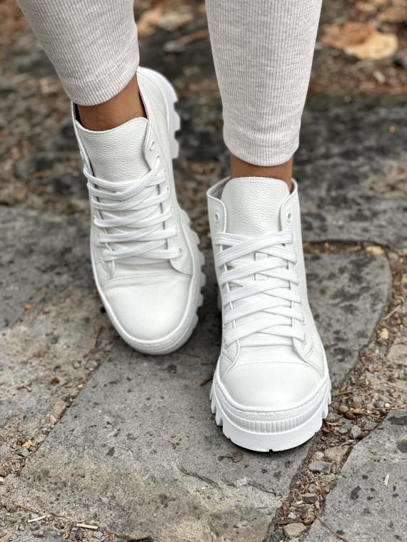 Białe trapery ze skóry naturalnej OLEKSY polskiej produkcji