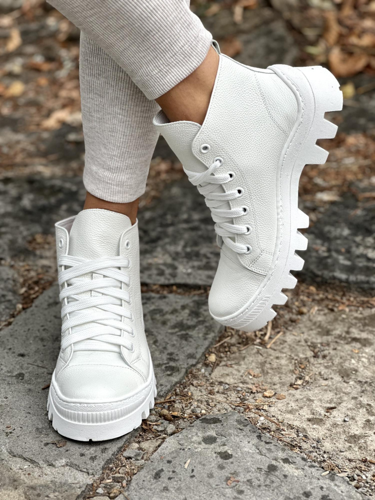 Białe trapery ze skóry naturalnej OLEKSY polskiej produkcji