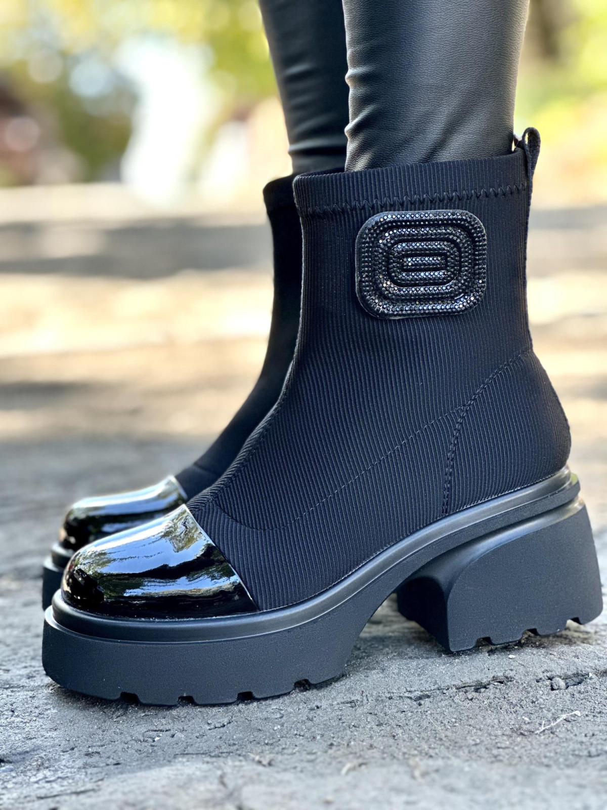 Eleganckie botki wykonane z naturalnej skóry