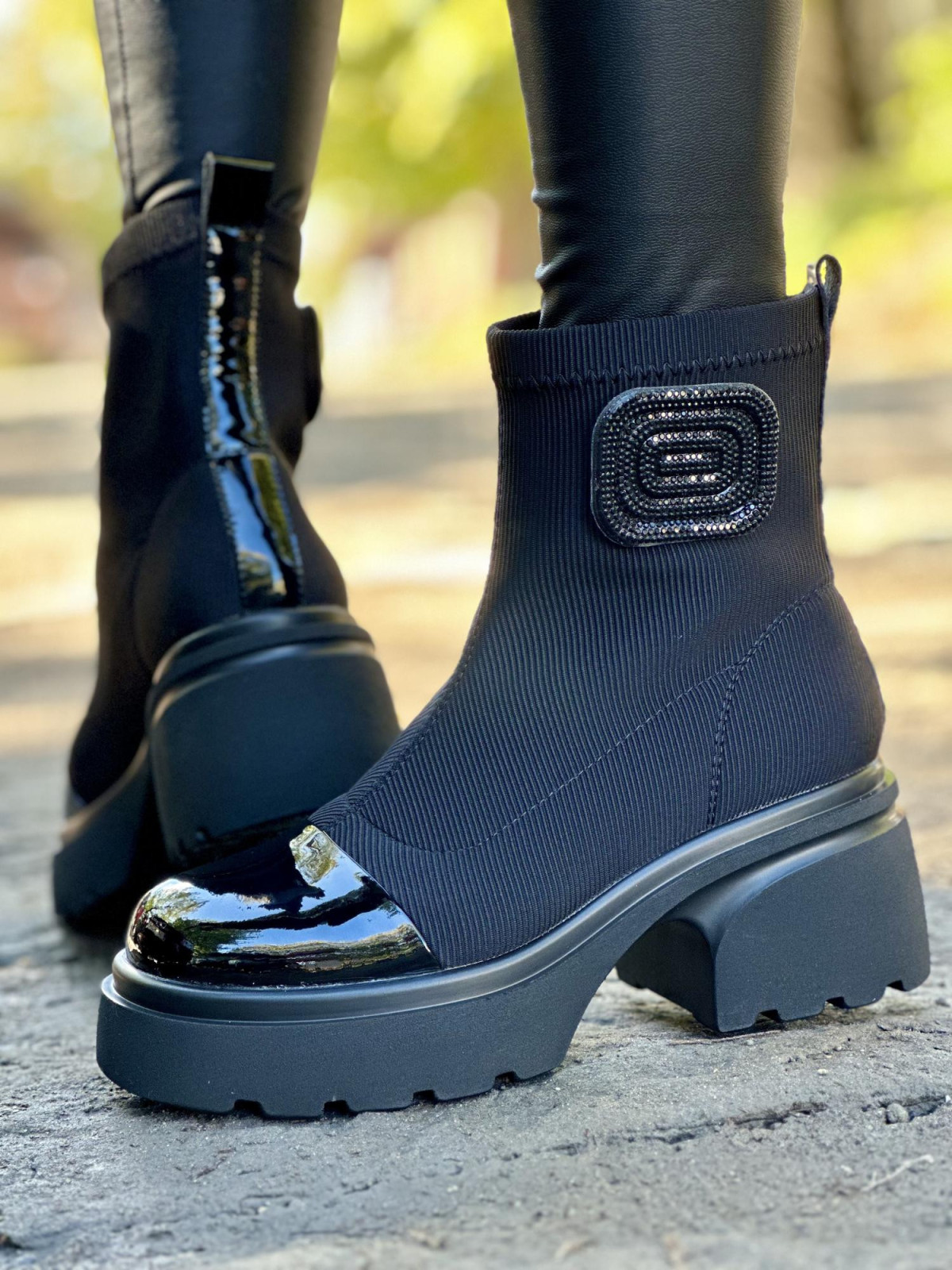 Eleganckie botki wykonane z naturalnej skóry