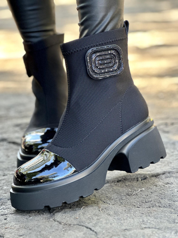 Eleganckie botki wykonane z naturalnej skóry