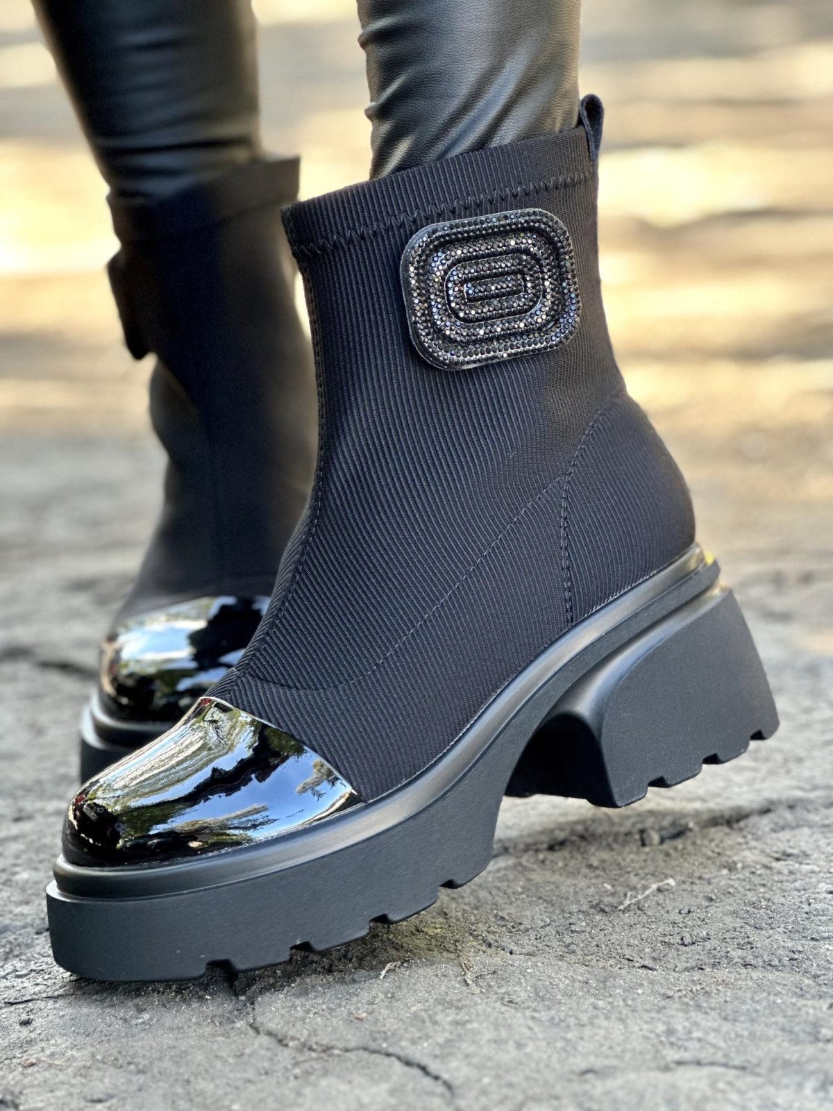 Eleganckie botki wykonane z naturalnej skóry