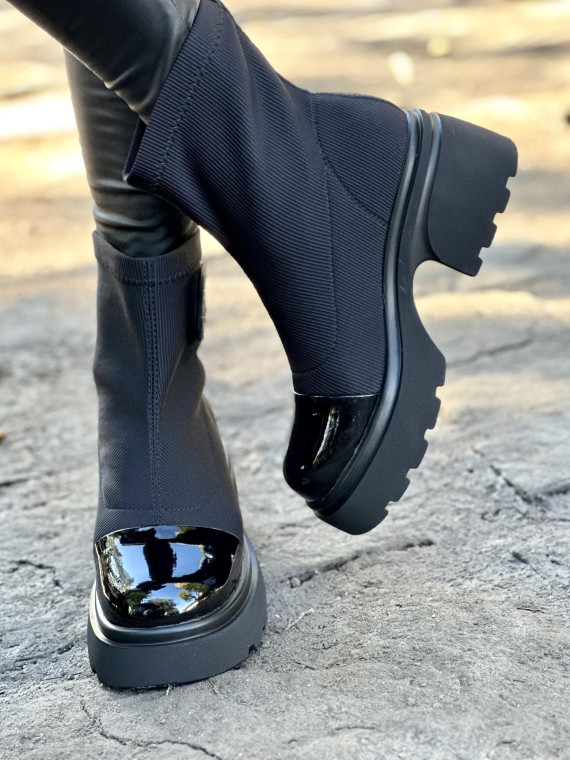 Eleganckie botki wykonane z naturalnej skóry