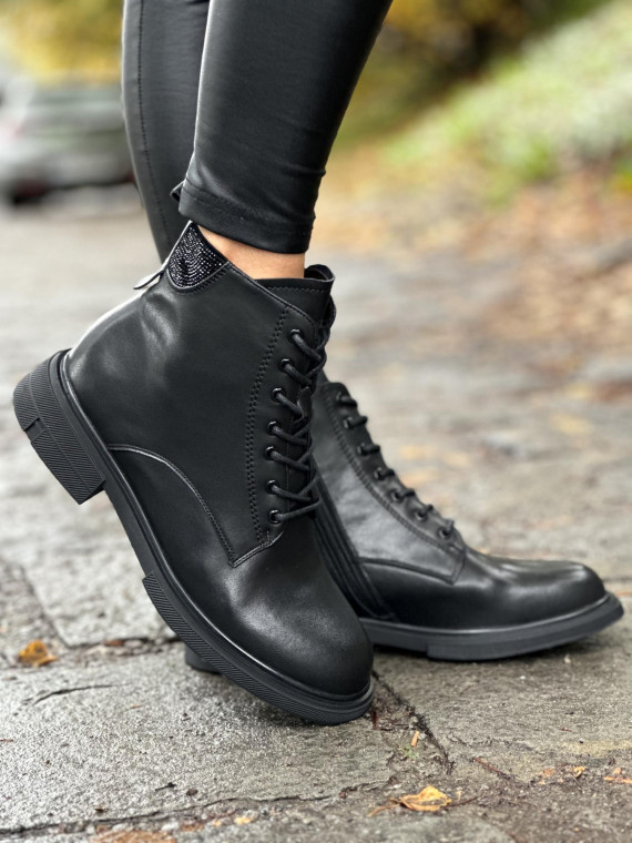 Klasyczne botki wykonane z naturalnej skóry