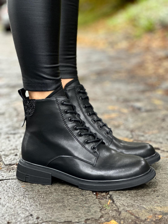 Klasyczne botki wykonane z naturalnej skóry