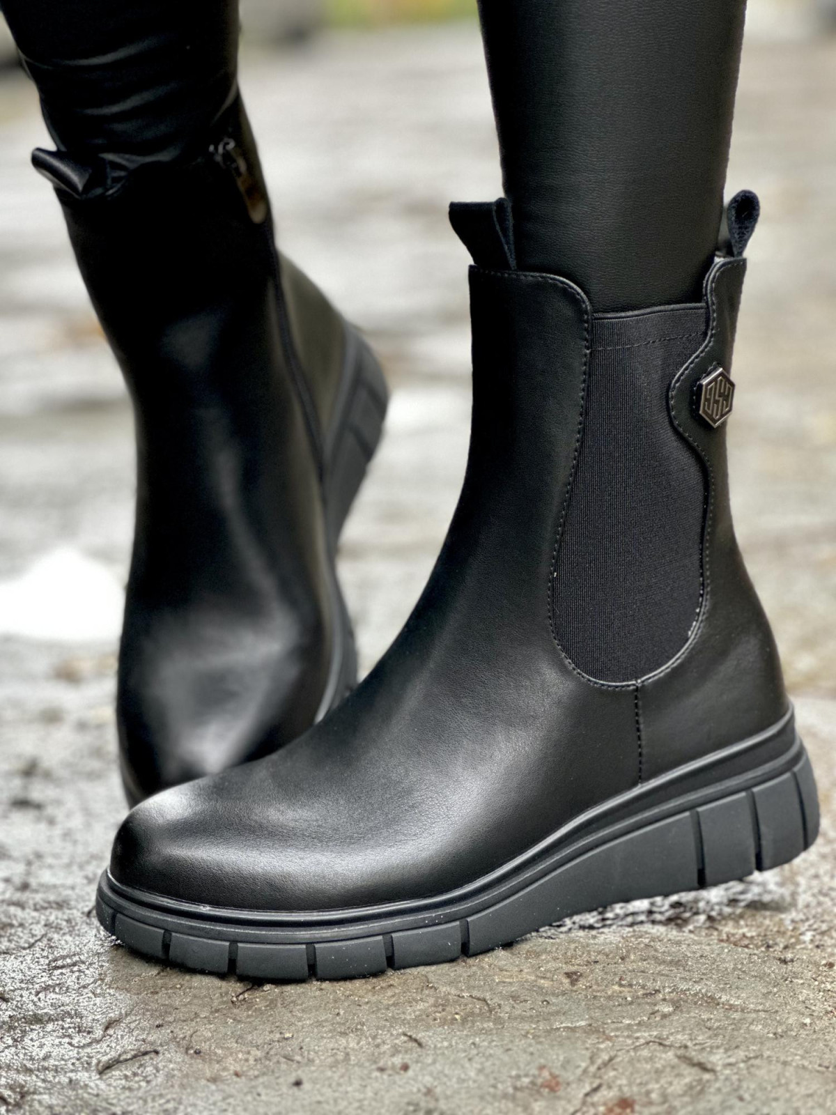 Minimalistyczne botki ze skóry naturalnej