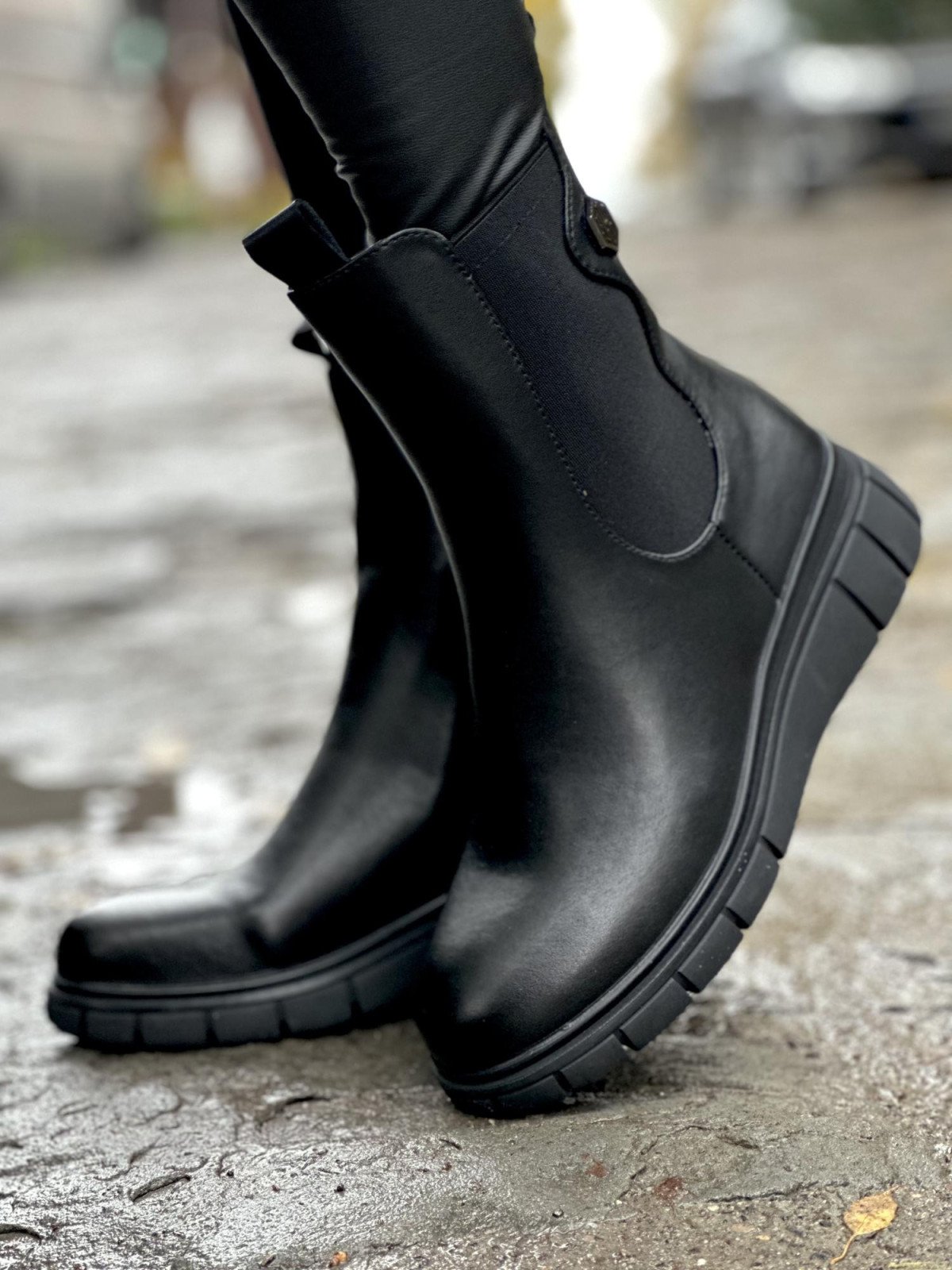 Minimalistyczne botki ze skóry naturalnej