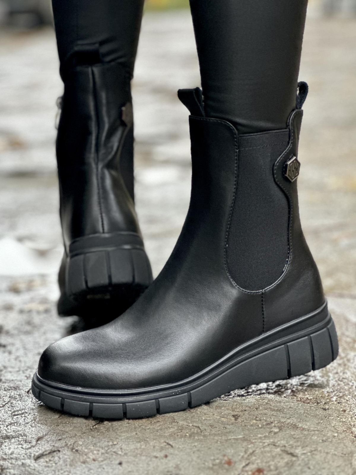 Minimalistyczne botki ze skóry naturalnej