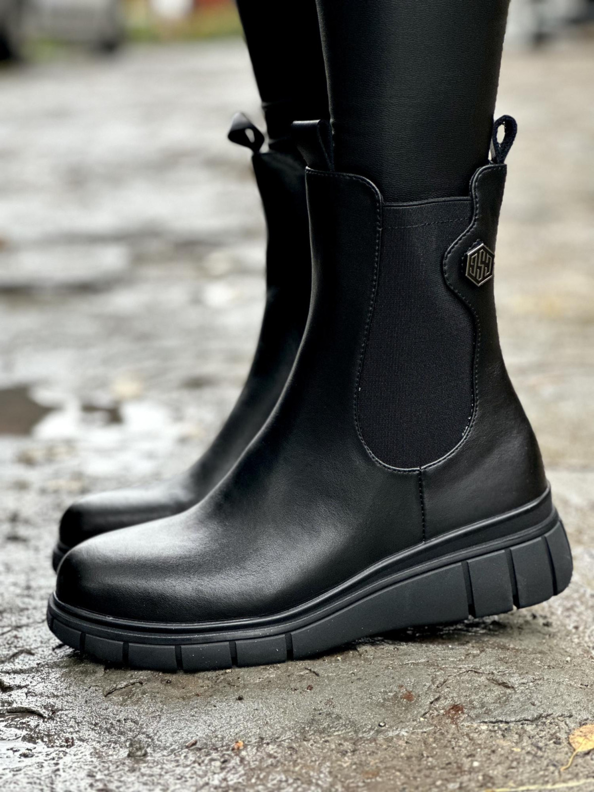 Minimalistyczne botki ze skóry naturalnej