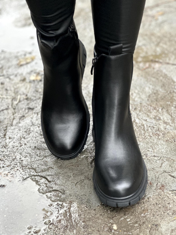 Minimalistyczne botki ze skóry naturalnej