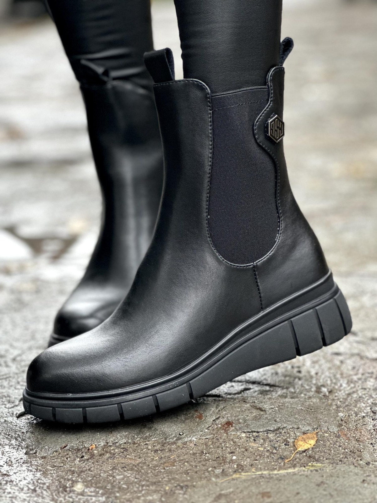 Minimalistyczne botki ze skóry naturalnej