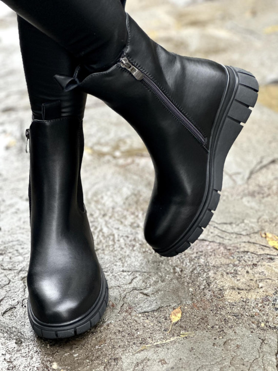 Minimalistyczne botki ze skóry naturalnej