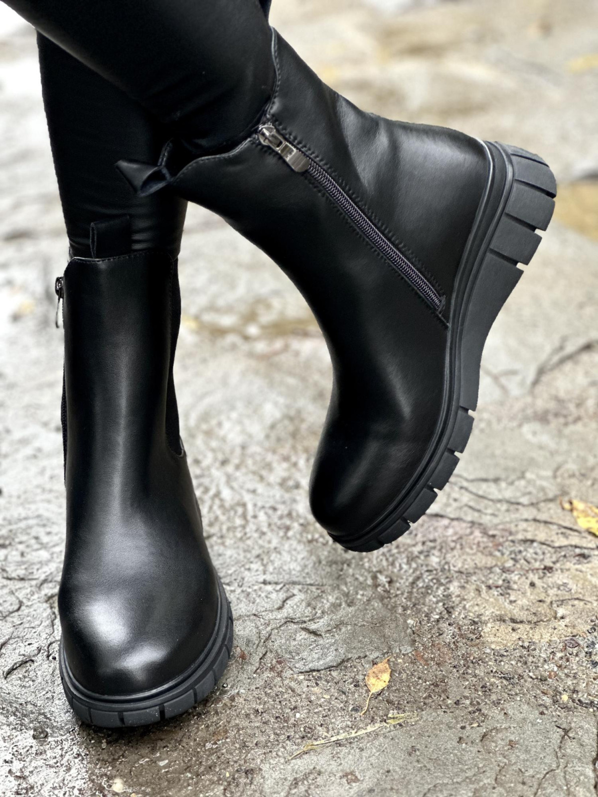 Minimalistyczne botki ze skóry naturalnej