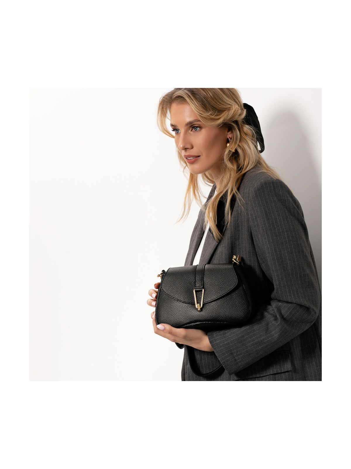 Czarna torebka damska ze skóry naturalnej