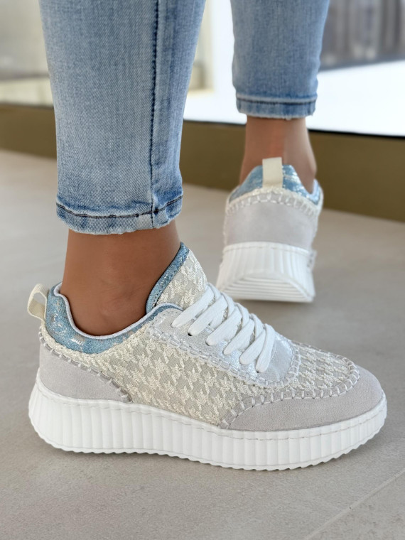 Sneakersy ze skóry w połączeniu z modnym materiałem