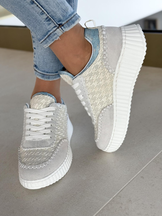 Sneakersy ze skóry w połączeniu z modnym materiałem