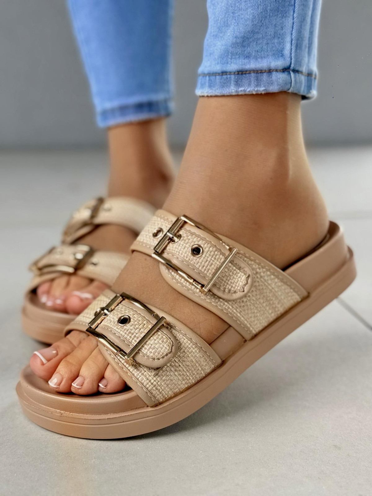 Wyjątkowe i wygodne klapki damskie