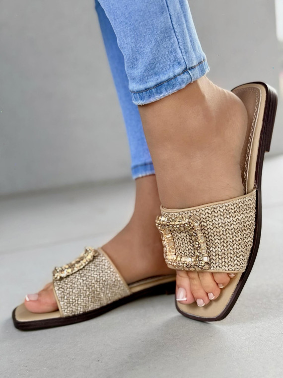 Piękne i modne klapki damskie