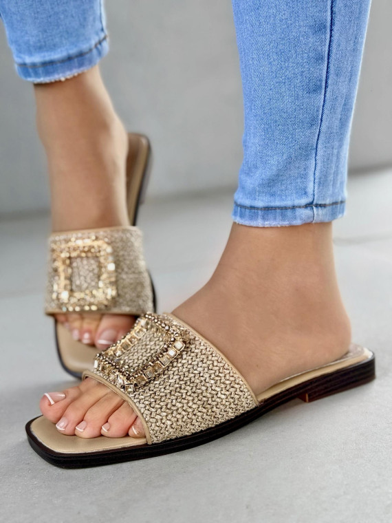 Piękne i modne klapki damskie