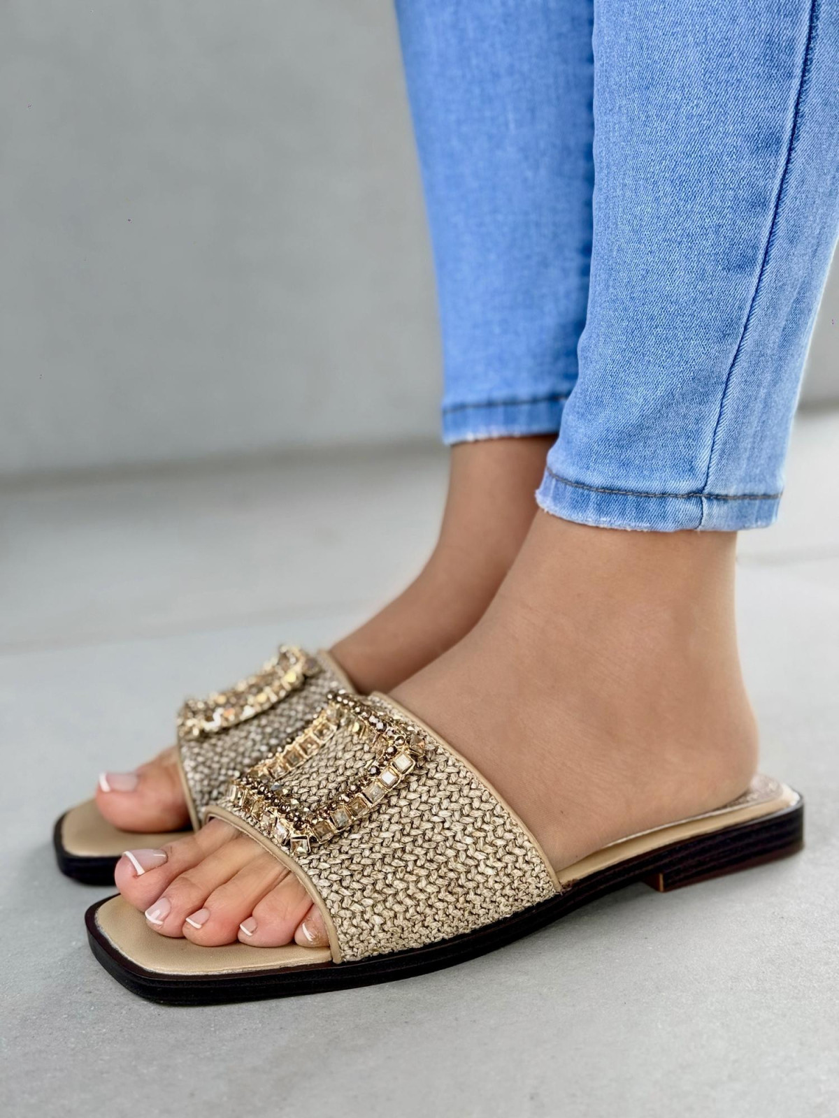 Piękne i modne klapki damskie