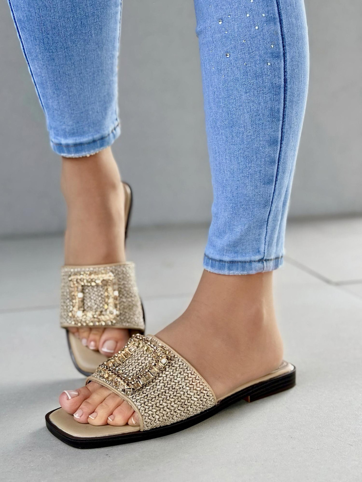 Piękne i modne klapki damskie