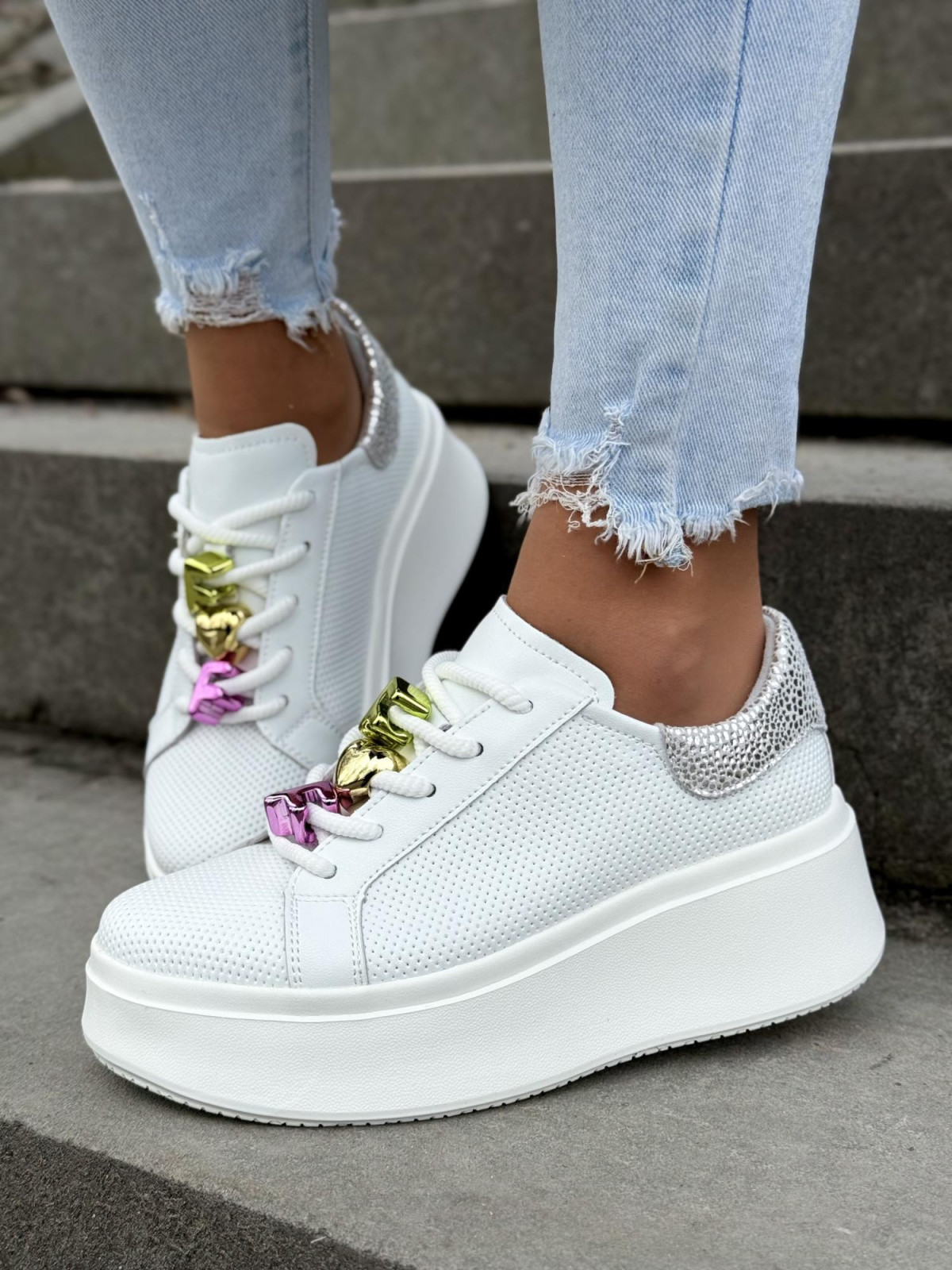 Wyjątkowe sneakersy ze skóry naturalnej