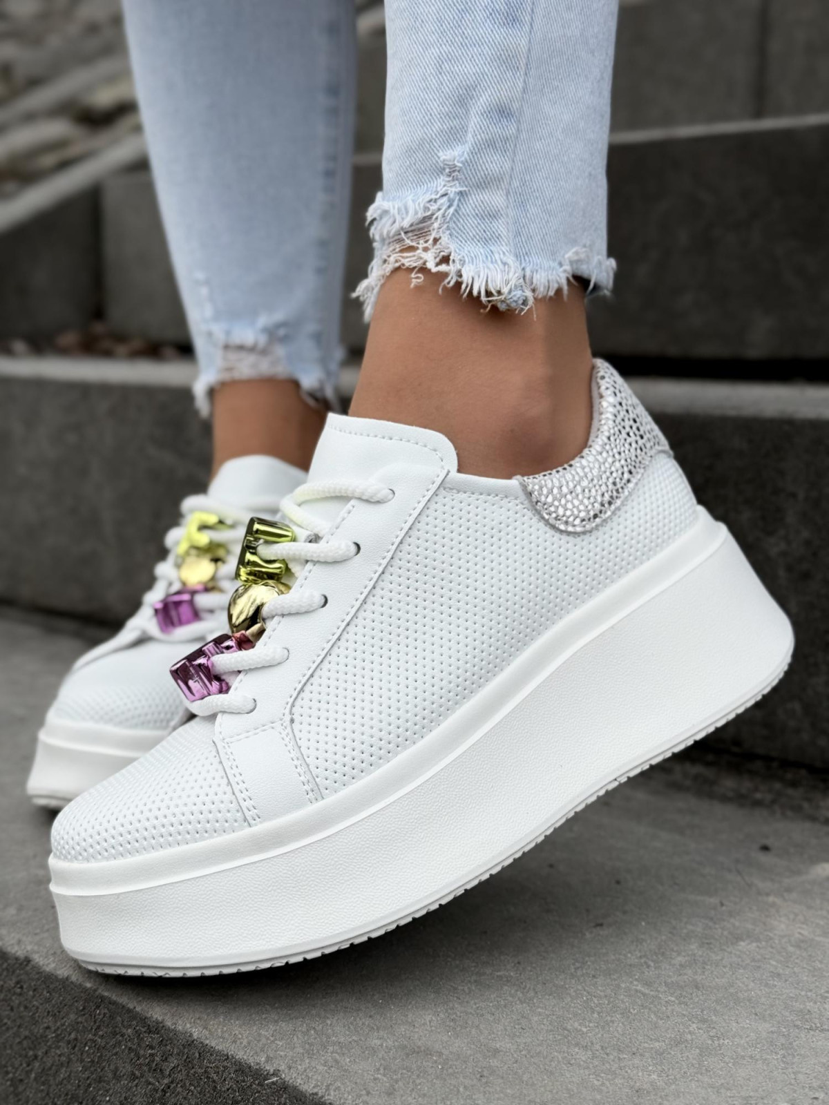 Wyjątkowe sneakersy ze skóry naturalnej