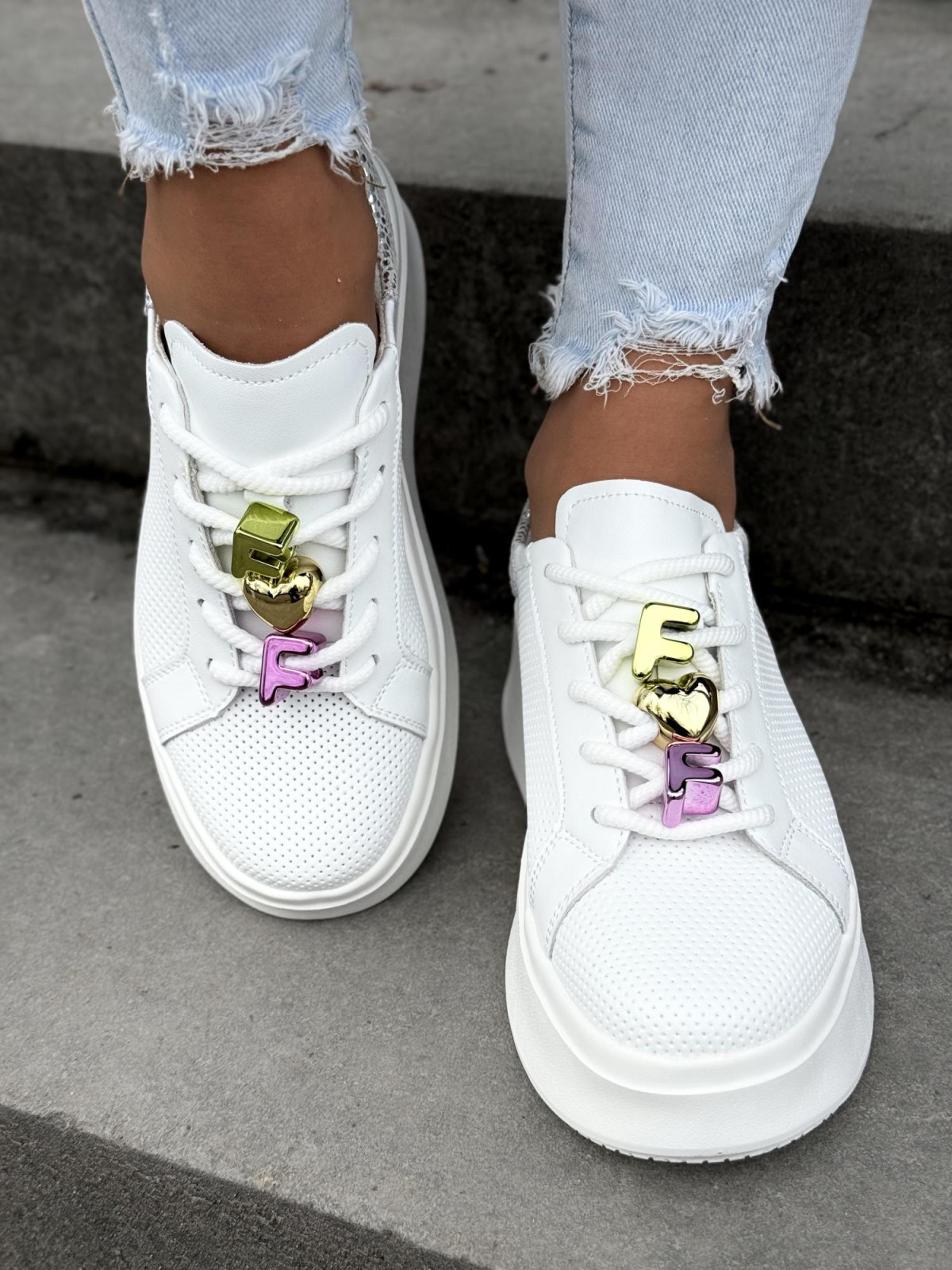 Wyjątkowe sneakersy ze skóry naturalnej