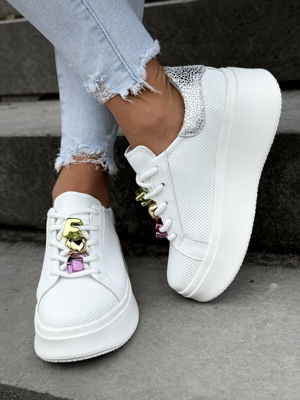 Wyjątkowe sneakersy ze skóry naturalnej