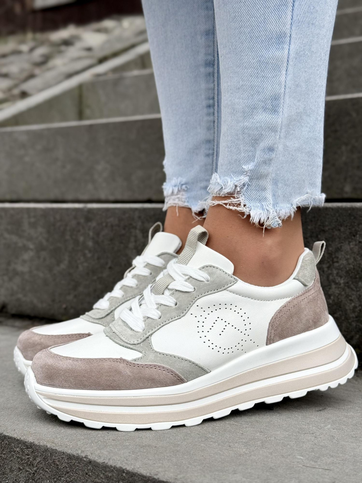 Piękne sneakersy ze skóry naturalnej