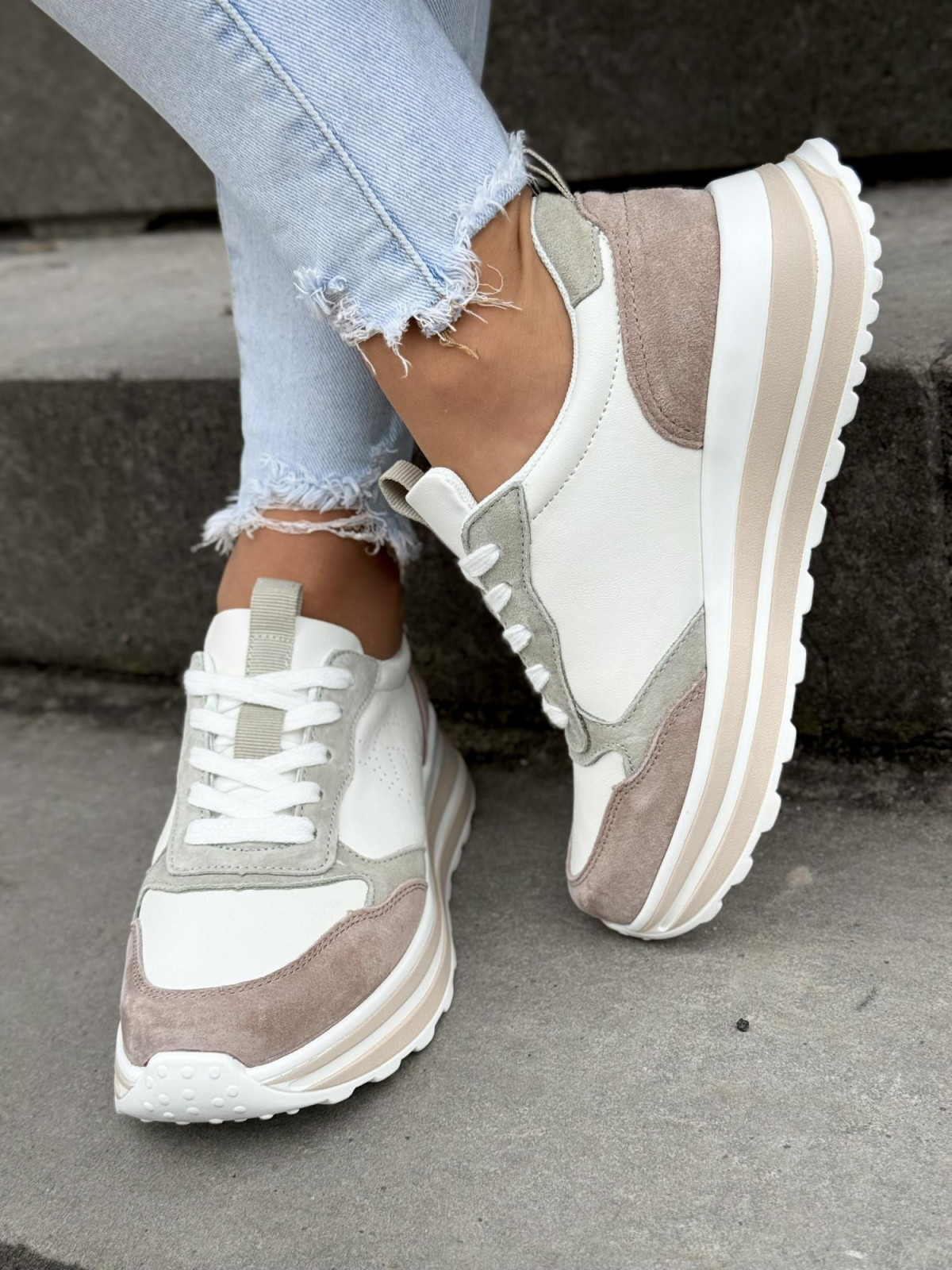 Piękne sneakersy ze skóry naturalnej