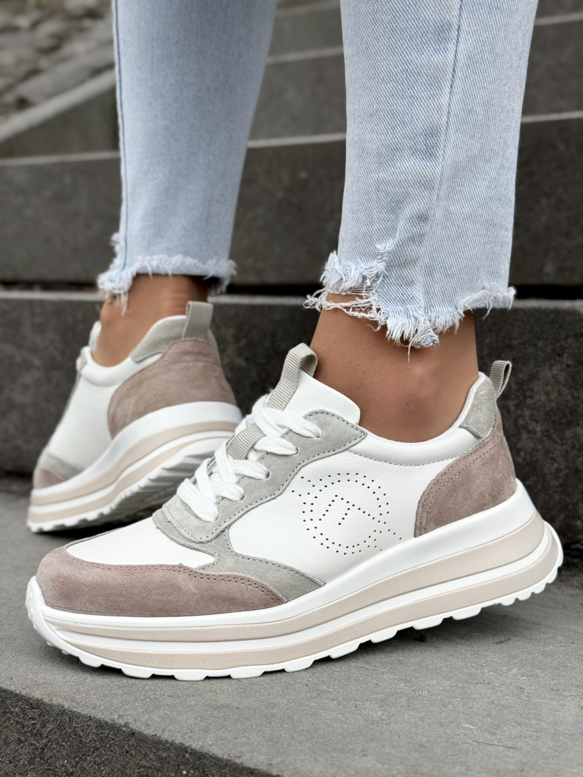 Piękne sneakersy ze skóry naturalnej