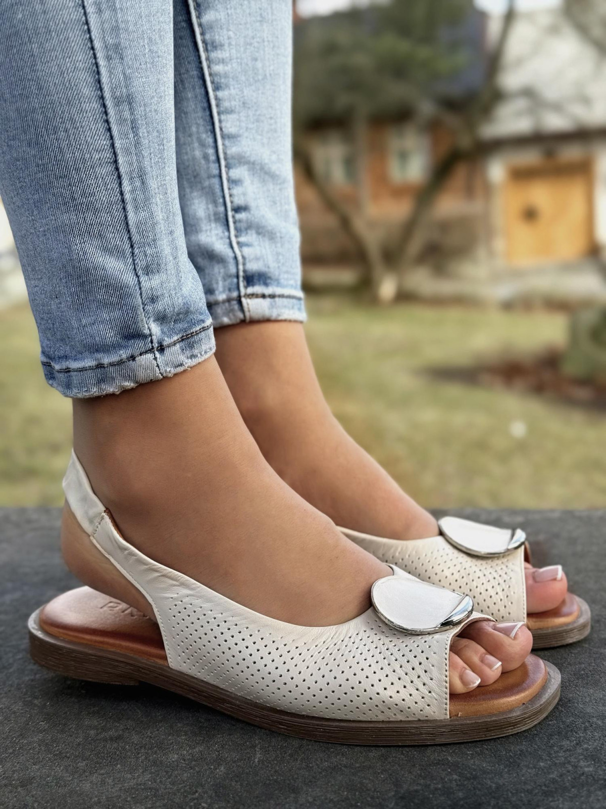 Sandałki damskie ze skóry naturalnej