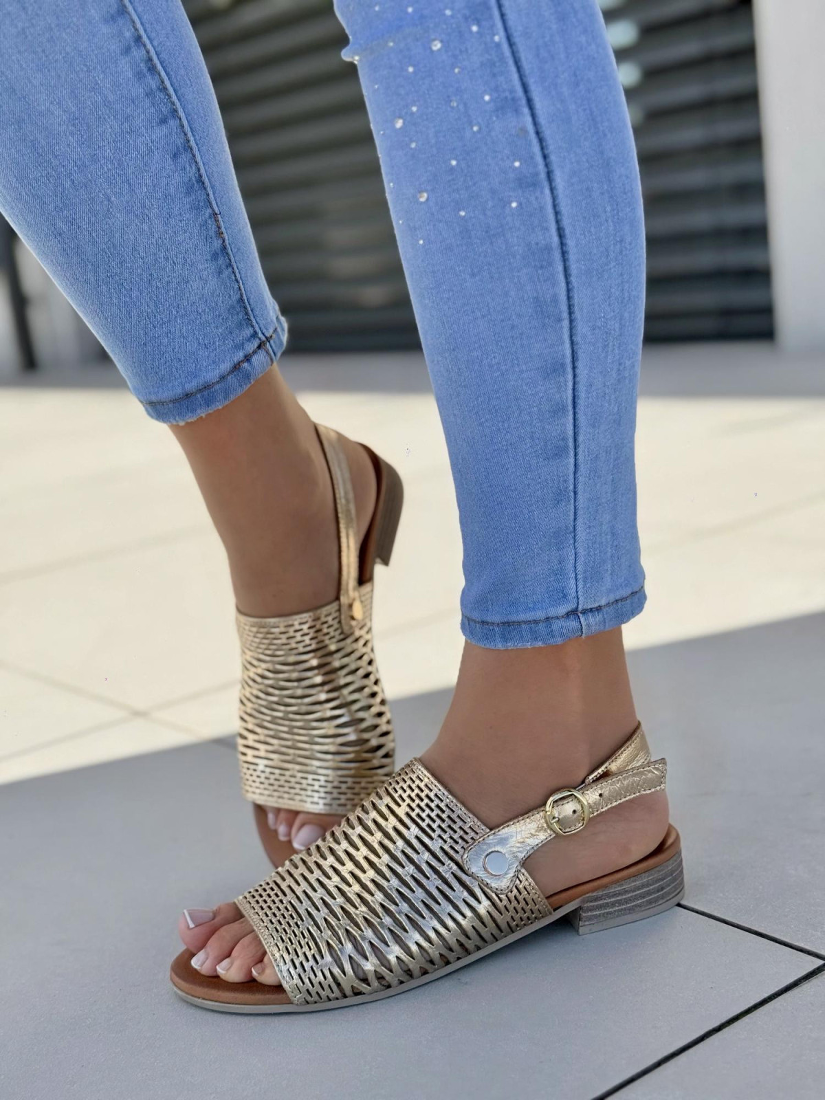 Sandałki damskie ze skóry naturalnej