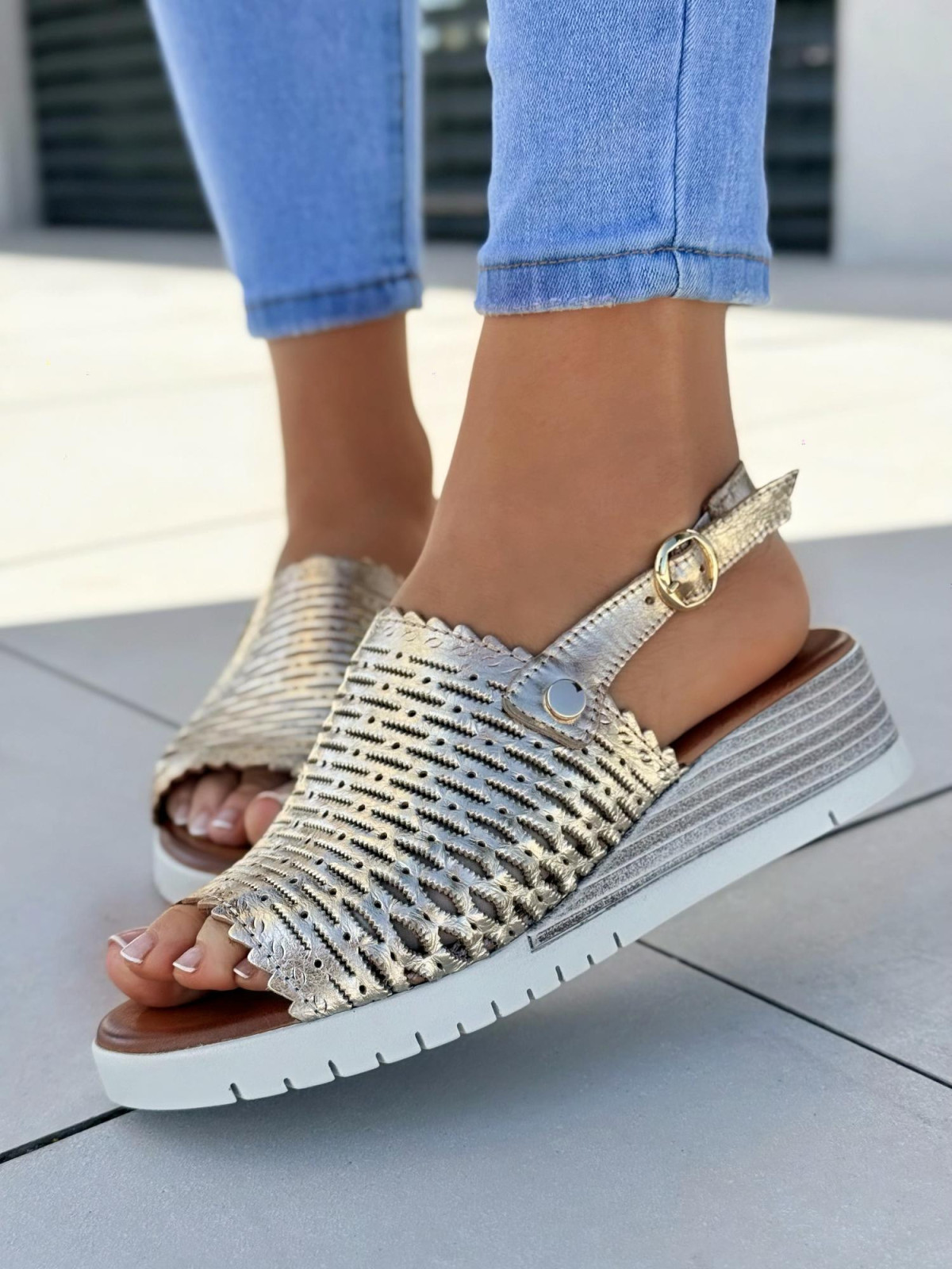 Sandałki damskie ze skóry naturalnej