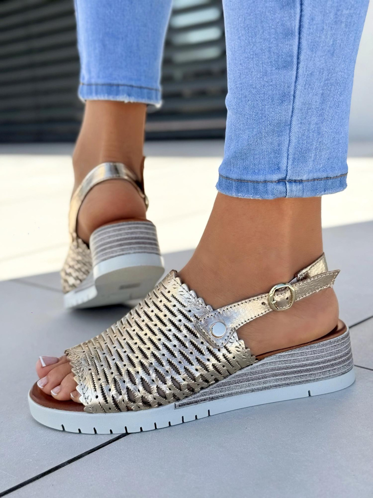 Sandałki damskie ze skóry naturalnej