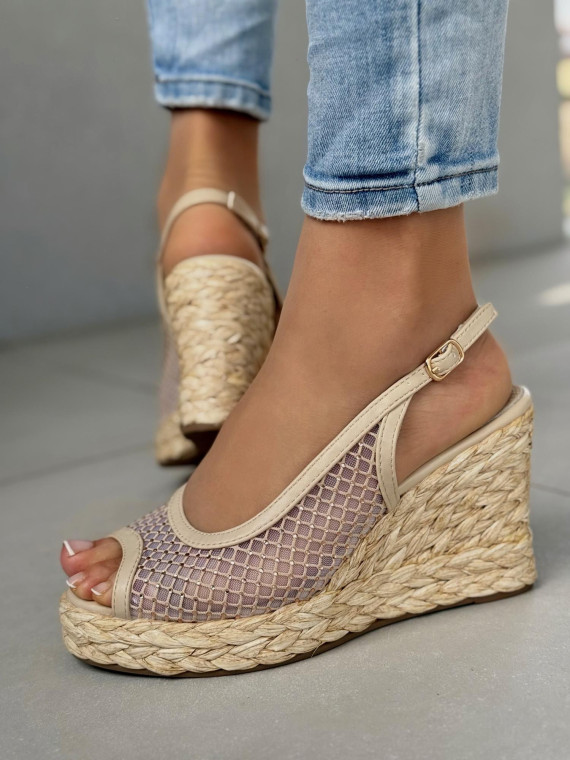 Mega lekkie i wygodne modne sandałki na koturnie