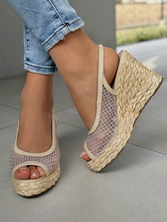 Mega lekkie i wygodne modne sandałki na koturnie