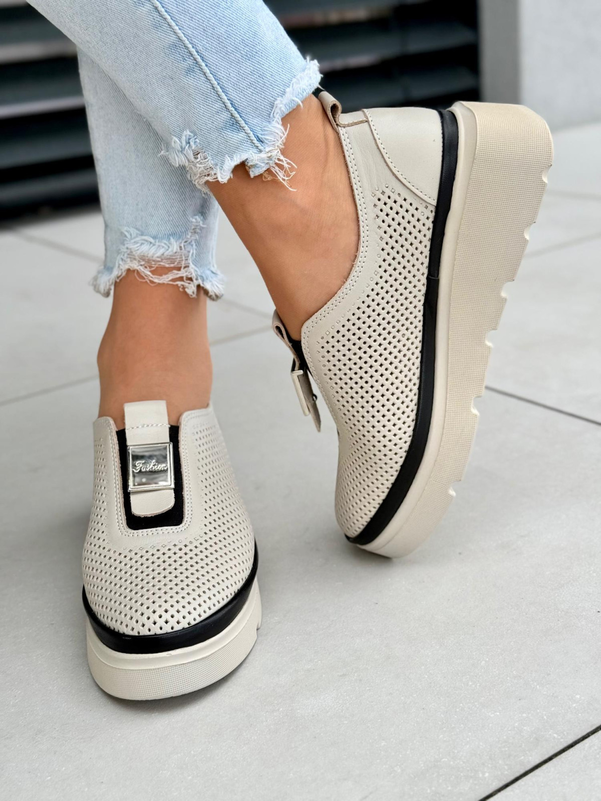 Beżowe sneakersy ze skóry naturalnej